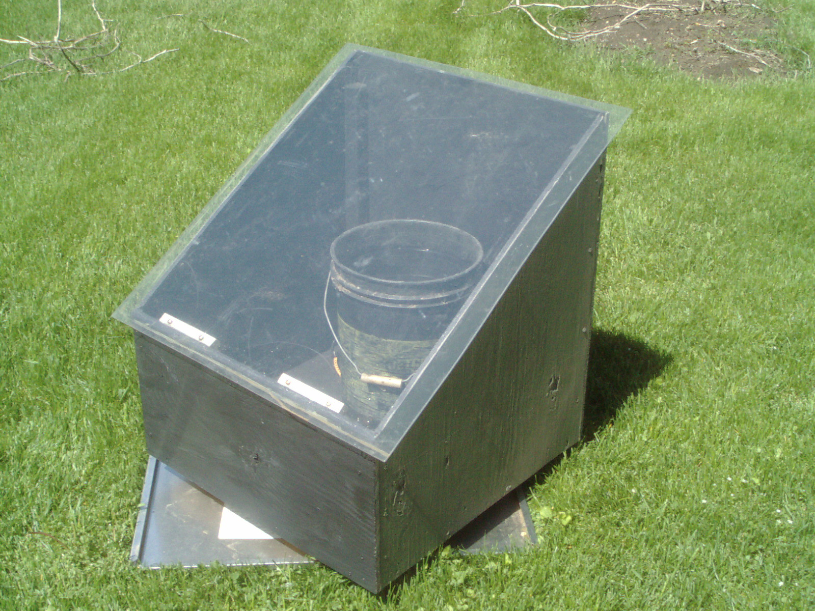 Very Simple DIY "Bucket" Solar Batch Water Heater